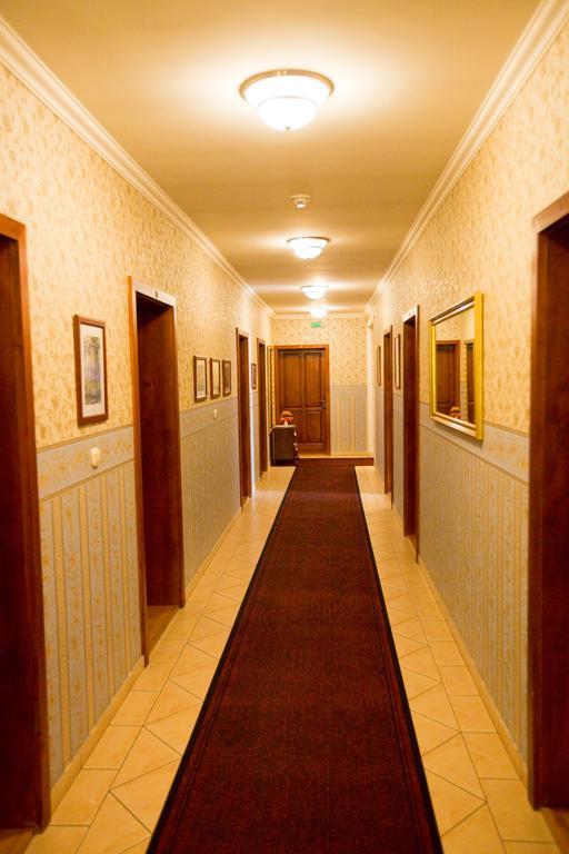 Goecsej Palatinus Etterem Es Panzio Aparthotel ซาลาแอแกร์แซค ภายนอก รูปภาพ