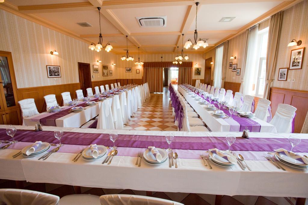 Goecsej Palatinus Etterem Es Panzio Aparthotel ซาลาแอแกร์แซค ภายนอก รูปภาพ